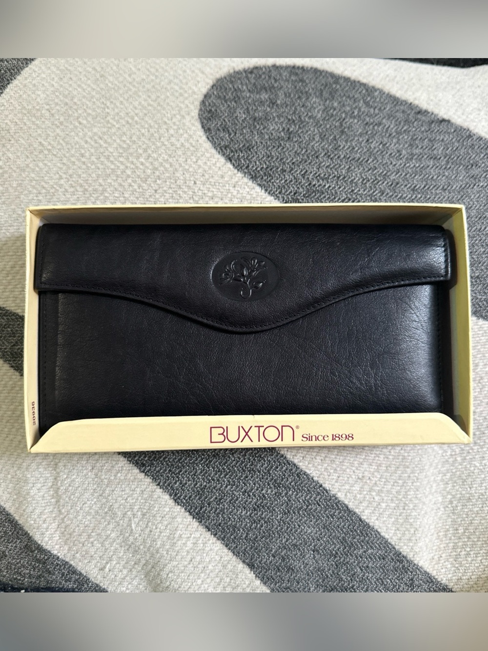 Buxton Black Leather Wallet Clutch Outer Kiss Clasp Coin Purse Flap Snap CC